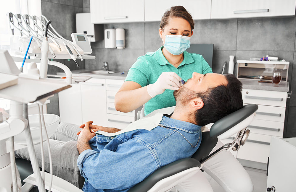 5 Traits & 5 Tasks of a Dental Assistant